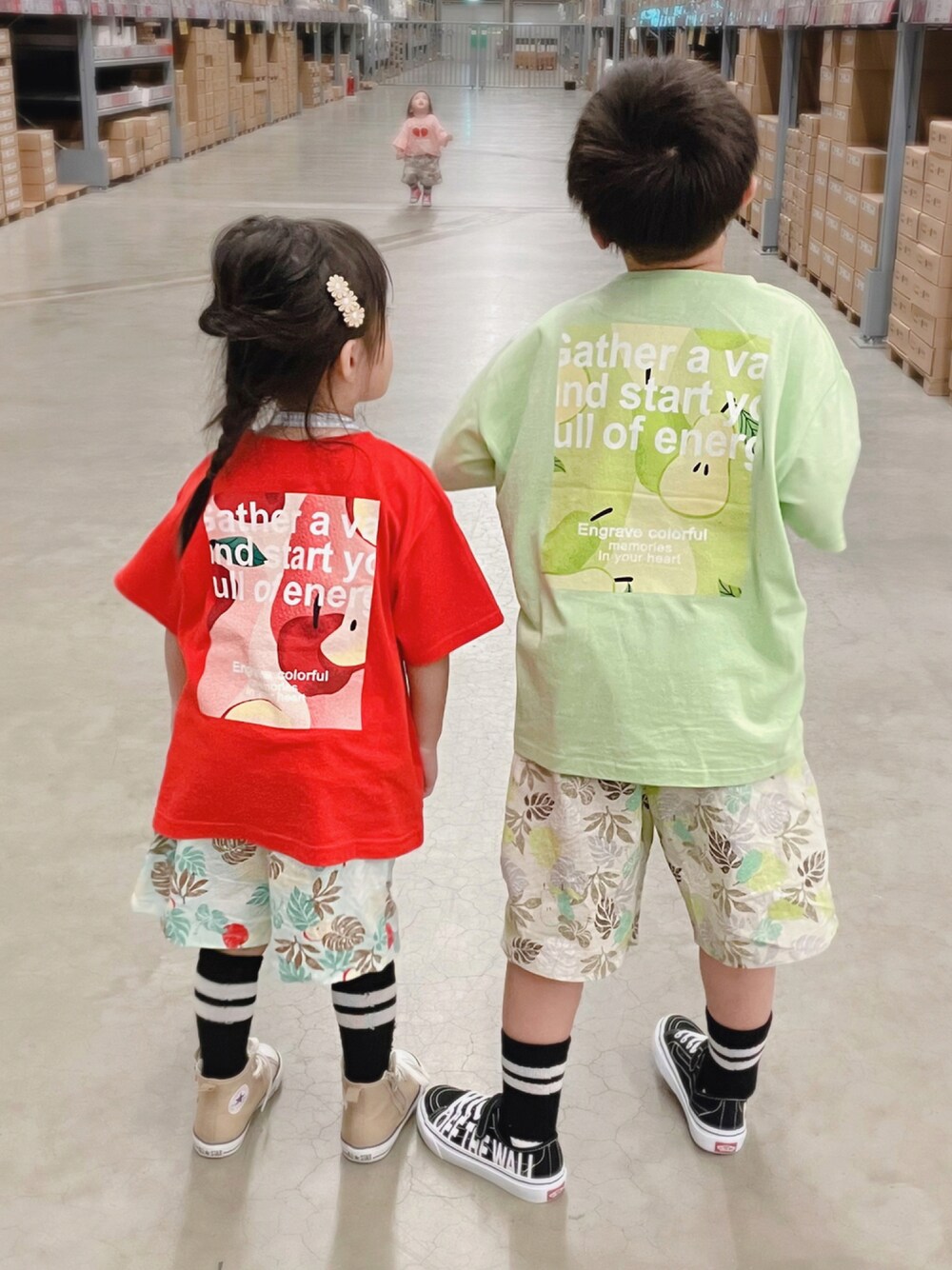 「キッズコーデ、休日スタイル、リンクコーデ、シミラールック、BREEZE、プチプラ、プリントT、Tシャツ、スニーカー、ハイカットスニーカー、コンバース」｜「♡のアイテム（その他、その他）」を使った、✿KURiMi✿さん（キッズ・100cm）の秋コーディネートの1枚目の写真