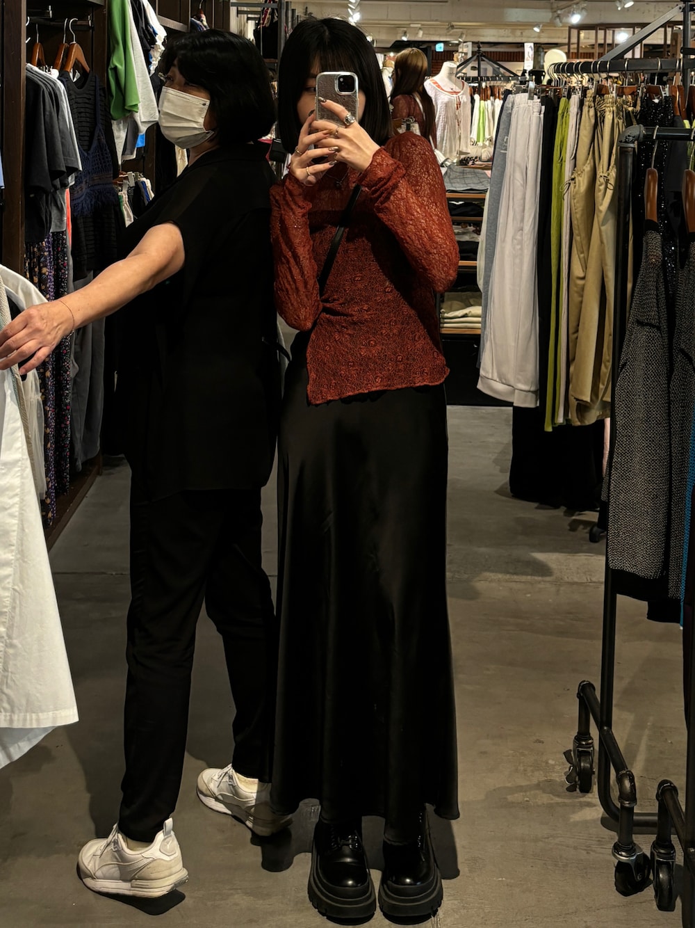 「ZARAのアイテム（ニット/セーター、レッド系）」を使った、qqjjさん（レディース・160cm）の冬コーディネートの1枚目の写真