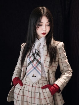 Vivienne Westwoodのネクタイを使ったレディース人気ファッション