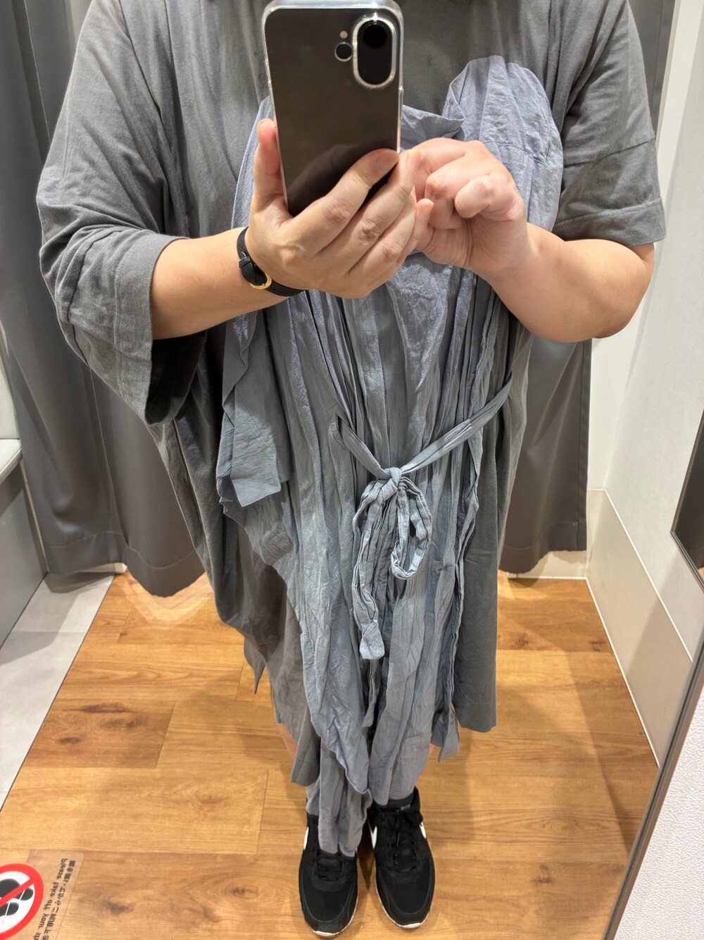 「ワンピース、スニーカー、腕時計、お出かけコーデ」｜「NIKEのアイテム（スニーカー、ブラック系）」を使った、Sayakaさん（骨格ナチュラル・レディース・169cm）の夏コーディネートの1枚目の写真