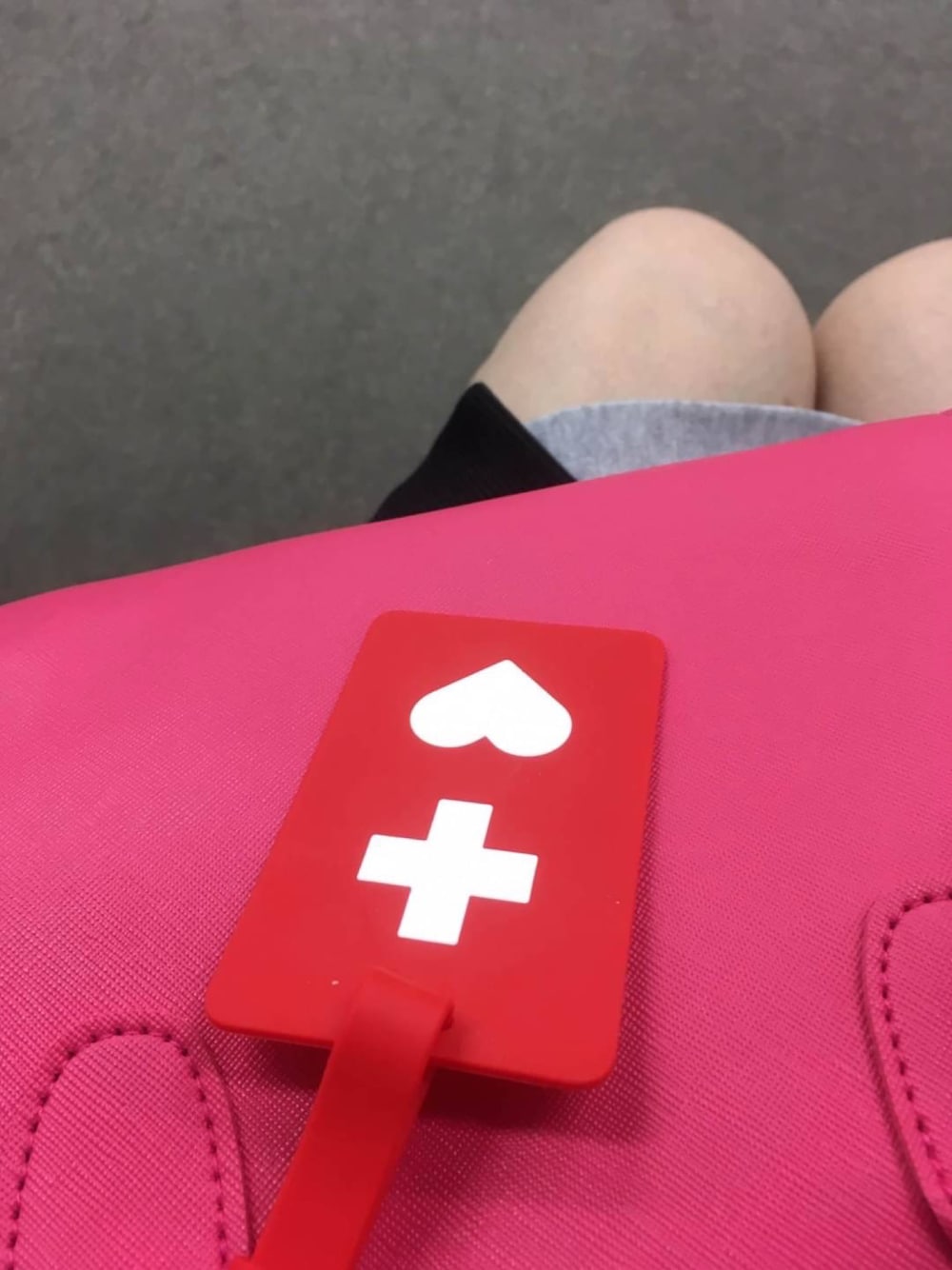 「バック、スカート」｜「UNIQLOのアイテム（スカート、グレー系）」を使った、Sayakaさん（骨格ナチュラル・レディース・169cm）の夏コーディネートの1枚目の写真