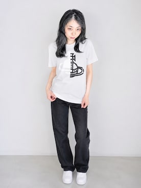 「Vivienne Westwood MAN（ヴィヴィアンウエストウッドマン）のHALF AND HALF ORB リラックスTシャツ（Tシャツ/カットソー、ホワイト系）」を使った、Sayakaさん（レディース・169cm）の夏コーディネート