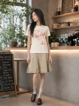 「Vivienne Westwood（ヴィヴィアンウエストウッド）のアイテム（Tシャツ/カットソー、ホワイト系）」を使った、Sayakaさん（レディース・169cm）の夏コーディネート