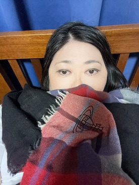 「Vivienne Westwood（ヴィヴィアンウエストウッド）のアイテム（ストール/ショール、レッド系）」を使った、Sayakaさん（レディース・169cm）の春コーディネート