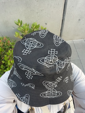 「Vivienne Westwood（ヴィヴィアンウエストウッド）のアイテム（帽子、ブラック系）」を使った、Sayakaさん（レディース・169cm）の春コーディネート