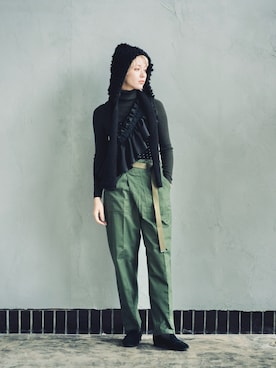 「アイテム（ボディバッグ/ウエストポーチ）」を使った、ORIÉNT MILLINERYさん（レディース・167cm）の冬コーディネート