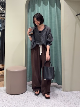 「Jena espace merveilleux(ジェナ エスパスメルヴェイユ)の〈8/15インスタライブご紹介アイテム〉シアースキッパーブラウス(シャツ/ブラウス、グレー系)」を使った、たむさん(レディース・155cm)の夏コーディネート