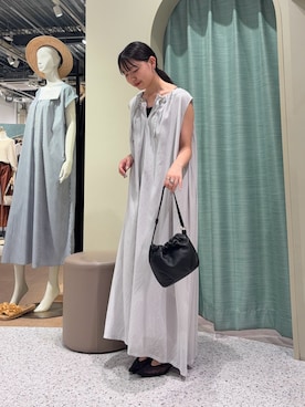 「Jena espace merveilleux(ジェナ エスパスメルヴェイユ)の【着てないぐらい軽い!?】2WAYリボンシアーワンピース(ワンピース、グレー系)」を使った、たむさん(レディース・155cm)の夏コーディネート