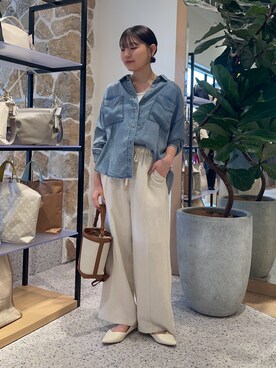 「Jena espace merveilleux(ジェナ エスパスメルヴェイユ)の【累計販売数1万枚突破!】【サラサラデニム】テンセルデニムシャツ(シャツ/ブラウス、ブルー系)」を使った、たむさん(レディース・155cm)の春コーディネート
