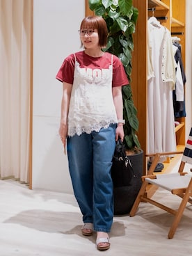 「BAYFLOW（ベイフロー）の[なめらかな肌触り]スムースタッチロゴ半袖Tシャツ（Tシャツ/カットソー、レッド系）」を使った、momokaさん（レディース・159cm）の夏コーディネート