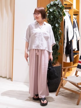 「BAYFLOW（ベイフロー）のテンセルワイドパンツ（その他パンツ、パープル系）」を使った、momokaさん（レディース・159cm）の春コーディネート
