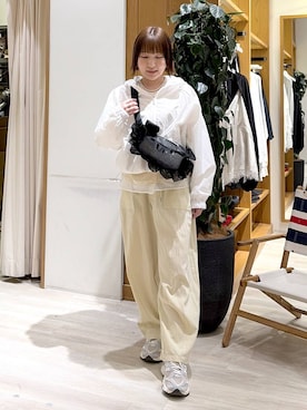 「BAYFLOW（ベイフロー）の[スタイルアップなカーブシルエット]フィブリルベイカーパンツ（その他パンツ、ベージュ系）」を使った、momokaさん（レディース・159cm）の春コーディネート