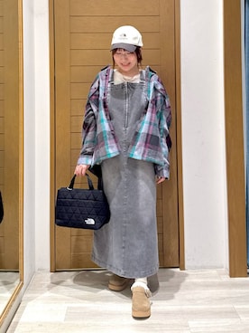 「アイテム（スリッポン）」を使った、momokaさん（レディース・159cm）の秋コーディネート