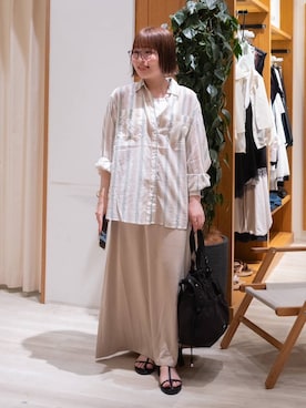 「BAYFLOW（ベイフロー）の3WAY撥水アジャスタートート（トートバッグ、ブラック系）」を使った、momokaさん（レディース・159cm）の春コーディネート