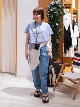 「BAYFLOW（ベイフロー）の[夏まで着られる]コットンシアーシャツ（シャツ/ブラウス、ホワイト系）」を使った、momokaさん（レディース・159cm）の春コーディネート