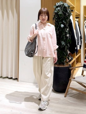 「BAYFLOW（ベイフロー）の[ふんわり柔らかな肌当たり]リネンシャツ（シャツ/ブラウス、ピンク系）」を使った、momokaさん（レディース・159cm）の春コーディネート