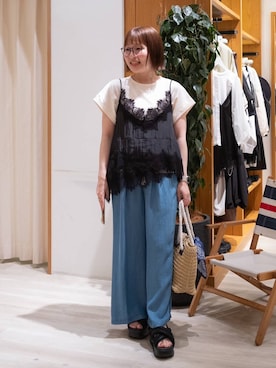 「BAYFLOW（ベイフロー）の[しなやかな素材感]ライトオンスデニムワイドパンツ（デニムパンツ、ブルー系）」を使った、momokaさん（レディース・159cm）の夏コーディネート