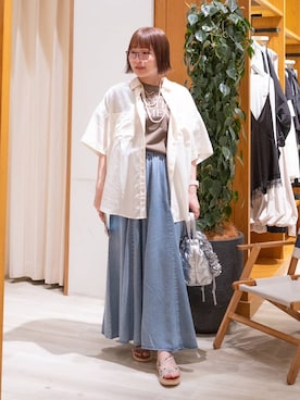 「BAYFLOW（ベイフロー）の[簡単ブラウジング仕様]2WAYスタンダート半袖シャツ（シャツ/ブラウス、ホワイト系）」を使った、momokaさん（レディース・159cm）の春コーディネート