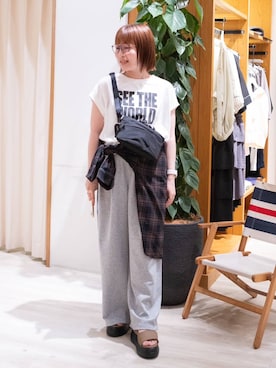 「BAYFLOW（ベイフロー）のフレンチドルマンプリントＴ（Tシャツ/カットソー、ホワイト系）」を使った、momokaさん（レディース・159cm）の夏コーディネート