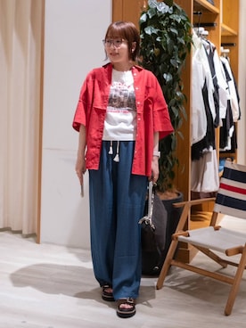 「BAYFLOW（ベイフロー）の[簡単ブラウジング仕様]2WAYスタンダート半袖シャツ（シャツ/ブラウス、レッド系）」を使った、momokaさん（レディース・159cm）の夏コーディネート