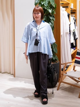 「HEREIAM（ヘレイアム）の【HEREIAM】スラブペプラムシャツ（シャツ/ブラウス、ブルー系）」を使った、momokaさん（レディース・159cm）の夏コーディネート