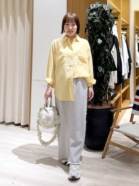 「BAYFLOW（ベイフロー）の[簡単ブラウジング仕様]2WAYスタンダードシャツ（シャツ/ブラウス、イエロー系）」を使った、momokaさん（レディース・159cm）の春コーディネート