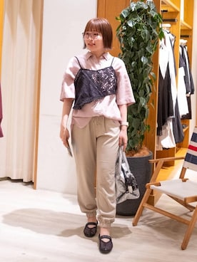 「BAYFLOW（ベイフロー）の[簡単ブラウジング仕様]2WAYスタンダート半袖シャツ（シャツ/ブラウス、パープル系）」を使った、momokaさん（レディース・159cm）の春コーディネート