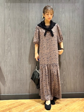 「SHOO・LA・RUE（シューラルー）の花柄ティアードワンピース（ワンピース、ブラウン系）」を使った、meiさん（レディース・153cm）の夏コーディネート