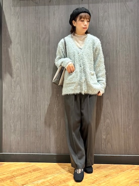 「SHOO・LA・RUE（シューラルー）の【洗濯機可】ふわふわフェザーⅤネックカーディガン（カーディガン/ボレロ、グリーン系）」を使った、meiさん（レディース・153cm）の秋コーディネート