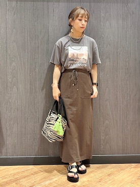 「SHOO・LA・RUE（シューラルー）の【S-LL/UV】選べる3柄 裾レースひんやりプリントTシャツ（Tシャツ/カットソー、グレー系）」を使った、meiさん（レディース・153cm）の夏コーディネート