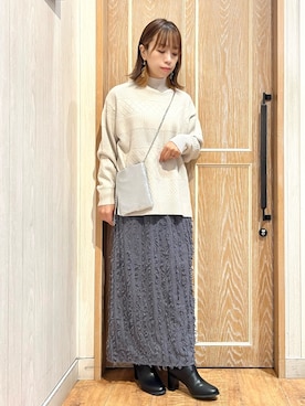 「白ニット」｜「アイテム（スカート、グレー系）」を使った、meiさん（レディース・153cm）の冬コーディネート