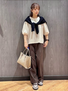 「SHOO・LA・RUE（シューラルー）の【洗濯機可/S-LL/ストレッチ】スリットレーススリーブトップス（Tシャツ/カットソー、ベージュ系）」を使った、meiさん（レディース・153cm）の春コーディネート