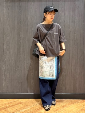 「SHOO・LA・RUE（シューラルー）の【ひんやり/体型カバー】首元すっきり ゆるバックギャザーTシャツ（Tシャツ/カットソー、グレー系）」を使った、meiさん（レディース・153cm）の夏コーディネート