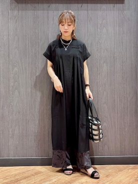 「SHOO・LA・RUE（シューラルー）の【S-LL/洗濯機可】ピンタックデザインがサマ見え Aラインワンピース（ワンピース、ブラック系）」を使った、meiさん（レディース・153cm）の夏コーディネート