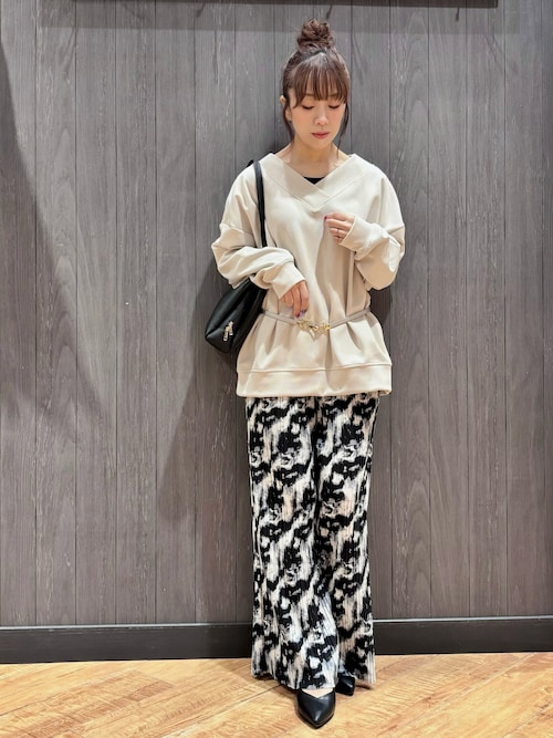 【洗濯機可】インせずすっきり見え　優しい雰囲気のVネックトップス