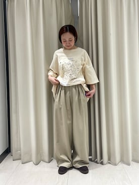 「KBF（ケイビーエフ）のタックWIDEパンツ（その他パンツ、ベージュ系）」を使った、ゆうりさん（レディース・158cm）の夏コーディネート