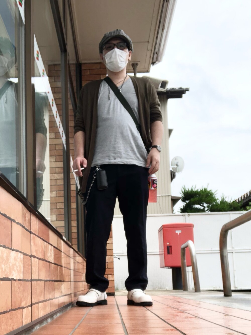 「カーディガン」｜「Getta Gripのアイテム（ブーツ、ホワイト系）」を使った、ひとさん（メンズ・176cm）の夏コーディネートの1枚目の写真