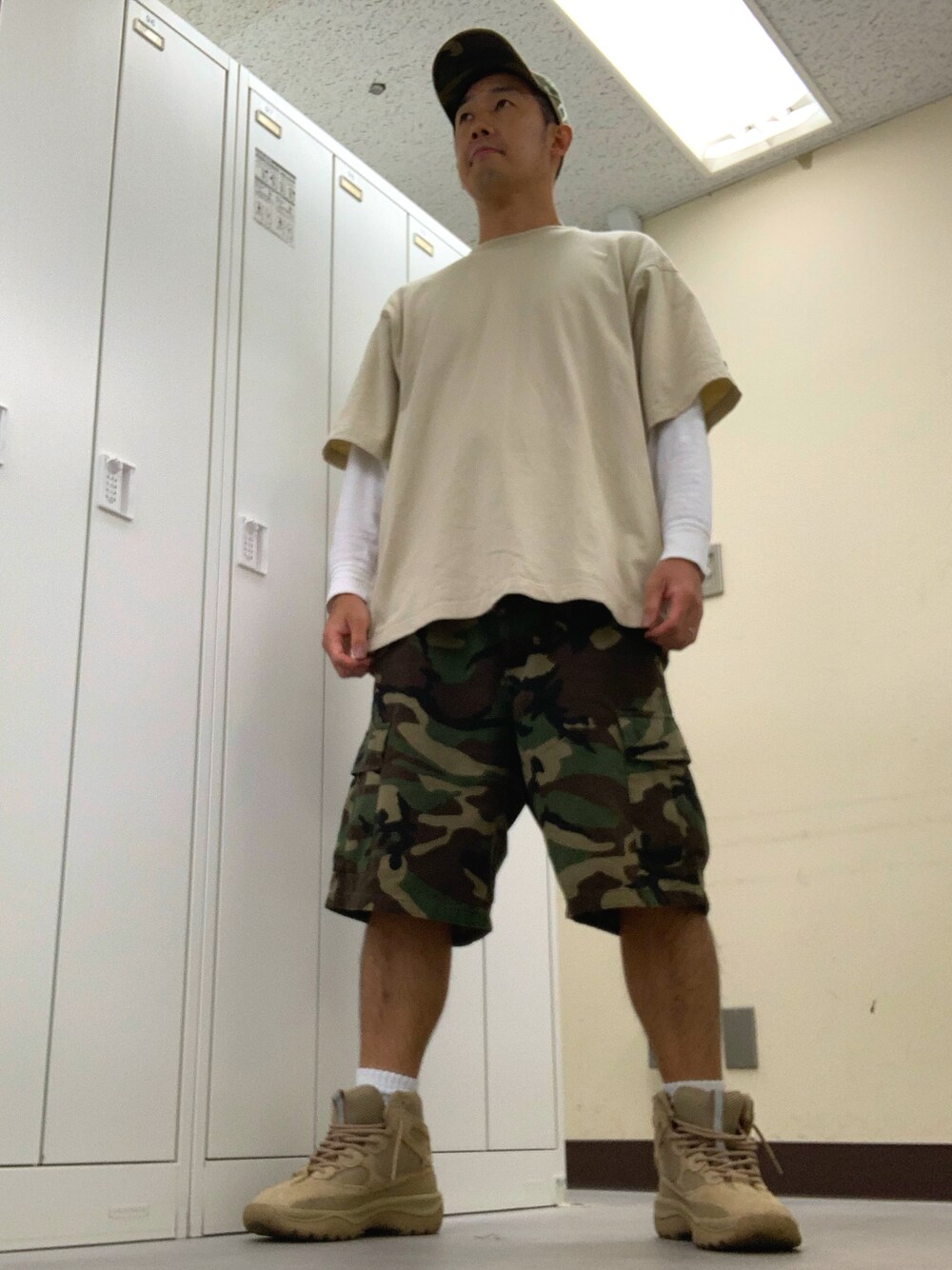 「SWAGGERのアイテム（キャップ、グリーン系）」を使った、植草ムノイズ達郎さん（メンズ・174cm）の秋コーディネートの1枚目の写真