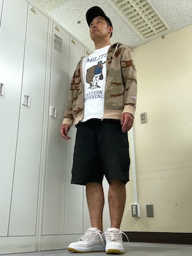「A BATHING APE（アベイシングエイプ）のアイテム」を使った、植草ムノイズ達郎さん（メンズ・174cm）の春コーディネート