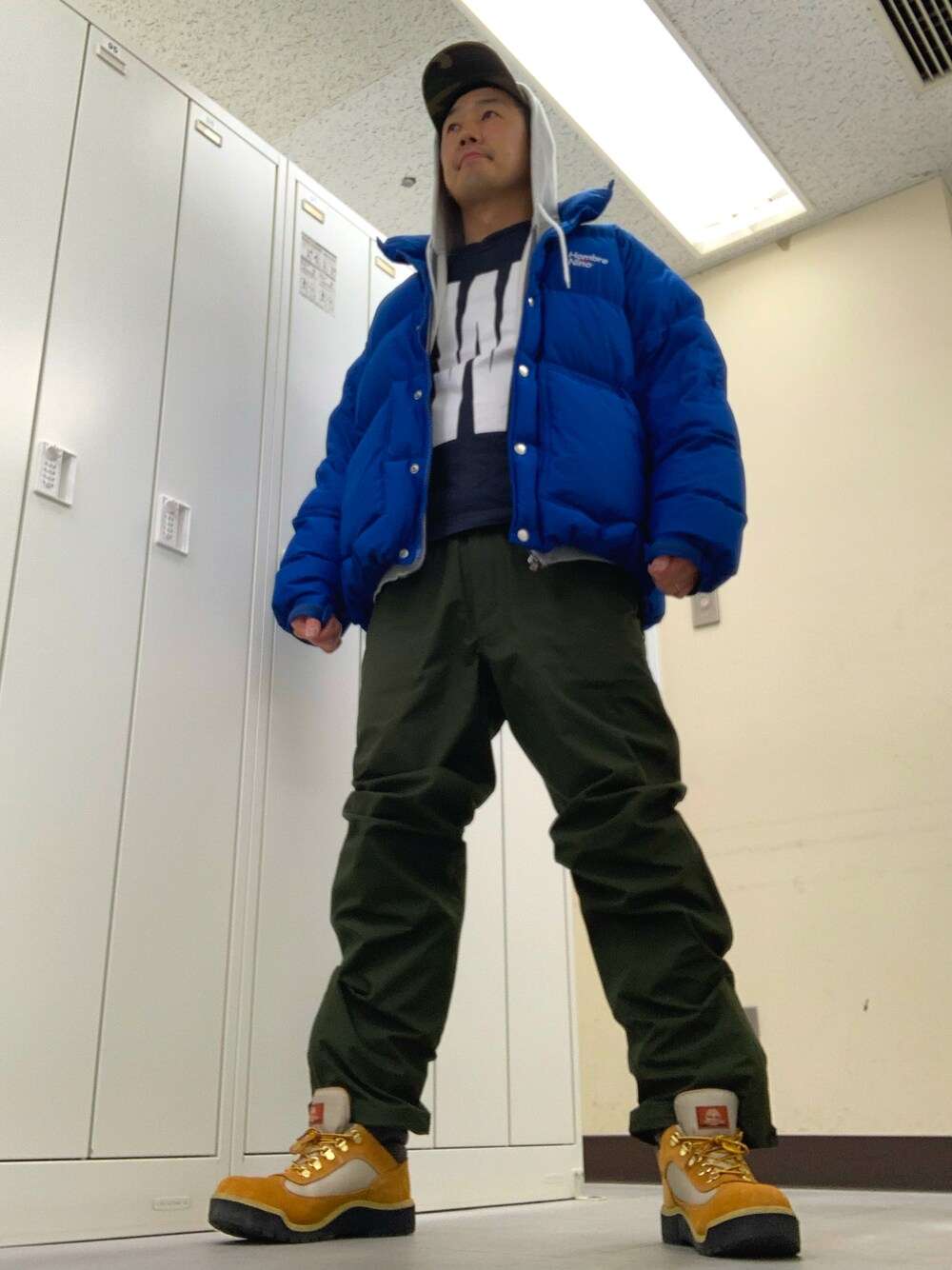「SWAGGERのアイテム（キャップ、グリーン系）」を使った、植草ムノイズ達郎さん（メンズ・174cm）の春コーディネートの1枚目の写真
