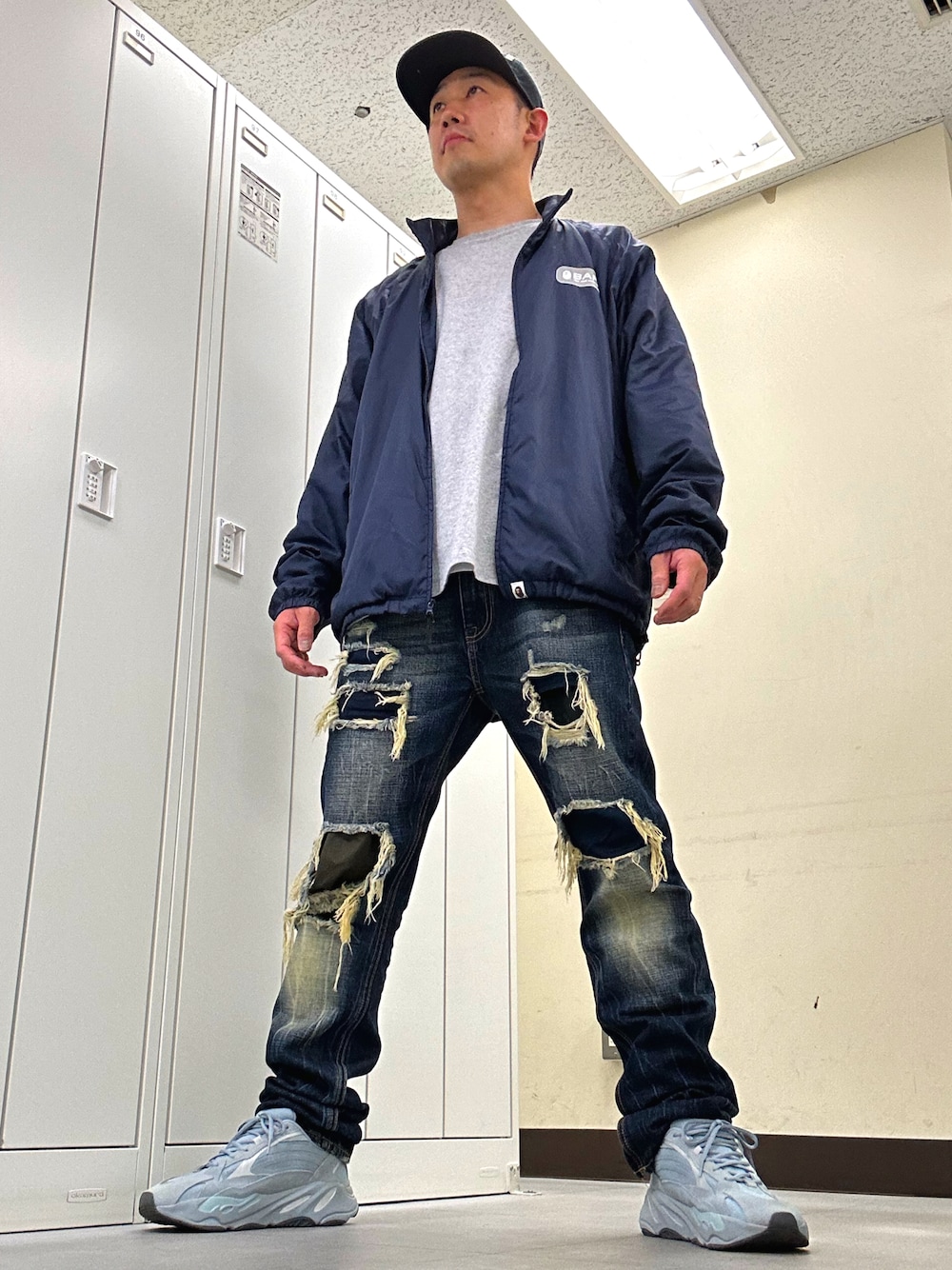 「UNIQLOのアイテム（キャップ、ブルー系）」を使った、植草ムノイズ達郎さん（メンズ・174cm）の春コーディネートの1枚目の写真