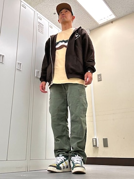 「アイテム（カーゴパンツ）」を使った、植草ムノイズ達郎さん（メンズ・174cm・40代）の秋コーディネート