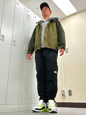 「アイテム（マウンテンパーカー）」を使った、植草ムノイズ達郎さん（メンズ・174cm）の秋コーディネート