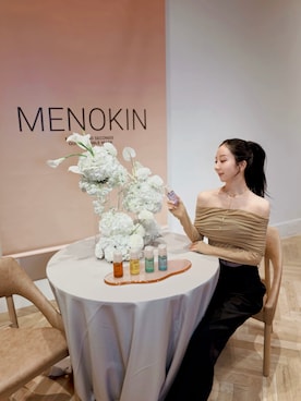 「アイテム（スキンケア）」を使った、神林真里さん（レディース・167cm）の春コーディネート