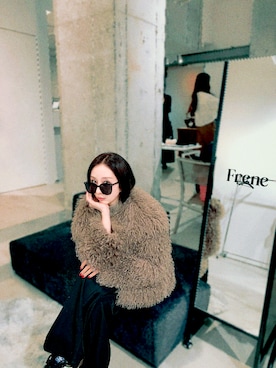 「アイテム（サングラス）」を使った、神林真里さん（レディース・168cm）の秋コーディネート