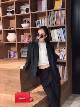 「アイテム（テーラードジャケット）」を使った、神林真里さん（レディース・168cm）の秋コーディネート