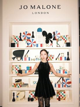 「アイテム（香水）」を使った、神林真里さん（レディース・168cm）の冬コーディネート