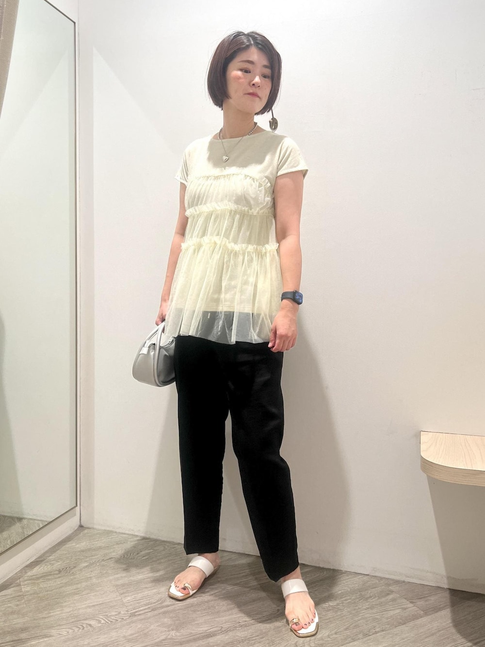 「イエロー、チュール、プルオーバー、カットソー、ブラック、テーパード、九分丈、ペタンコ、夏コーデ、デートコーデ、お出かけコーデ、女子会コーデ、大人カジュアル、フェミニンコーデ、VIS」｜「VISのレイヤードチェーンハートネックレス（ネックレス、シルバー系）」を使った、MOTOCHIKAさん（レディース・168cm）の夏コーディネートの1枚目の写真