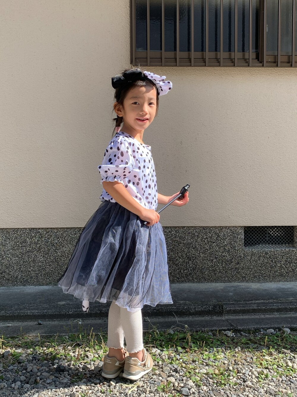 「wearhalloween2021、ハロウィン、キッズコーデ、kids、ダルメシアン柄、101匹わんちゃん、ディズニー、キッズハロウィン、halloween、コスプレ、キッズファッション、キッズ」｜「NEW BALANCEのNEW BALANCE　YV996(KIDS)（スニーカー、ベージュ系）」を使った、たっきー◡̈❤︎さん（キッズ・110cm）の秋コーディネートの1枚目の写真