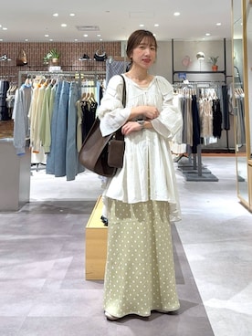 「LOWRYS FARM（ローリーズファーム）のストレッチサテンスカート　 290120（スカート、ベージュ系）」を使った、たっきー❁⃘さん（レディース・149cm）の春コーディネート